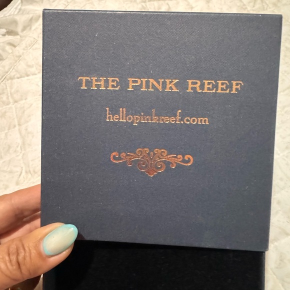 The Pink Reef Heart of the Ocean Necklace in light pink - Picture 2 of 8